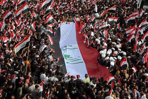 Người dân tham gia biểu tình phản đối chiến tranh, tại Baghdad, Iraq, ngày 4/4/2026. Ảnh: THX/TTXVN