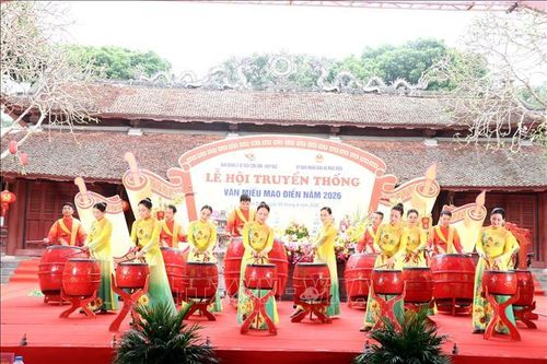 Màn trống khai hội. Ảnh: Mạnh Tú/TTXVN