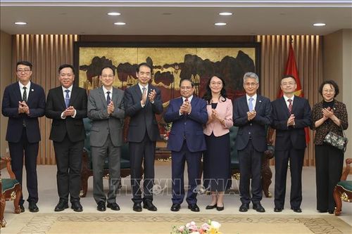 Thủ tướng Phạm Minh Chính cùng Đại sứ Trung Quốc tại Việt Nam Hà Vĩ và các đại biểu. Ảnh: Dương Giang/TTXVN