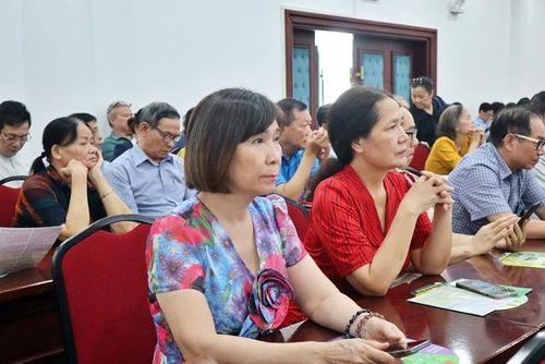Những buổi tuyên truyền về lĩnh vực đất đai thường thu hút sự quan tâm lớn của người dân.