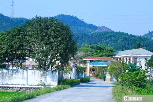 Những ngôi trường này không chỉ là nơi truyền đạt kiến thức, mà còn nuôi dưỡng lý tưởng, hun đúc nhân cách con người Tứ Mỹ.… Ảnh: Hồ Thắng.