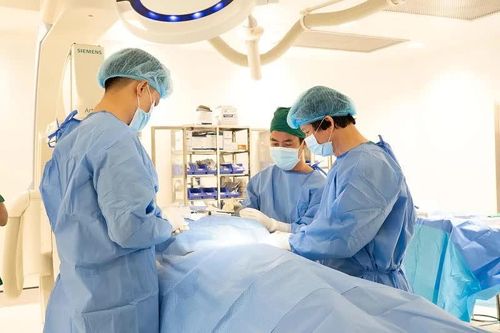 Một ca phẫu thuật tim mạch tại Bệnh viện Bình Định.