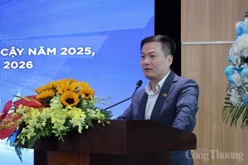 Ông Phan Thế Thắng, Phó trưởng Ban Bảo vệ người tiêu dùng, Ủy ban Cạnh tranh Quốc gia (Bộ Công Thương) phát biểu tại buổi lễ.