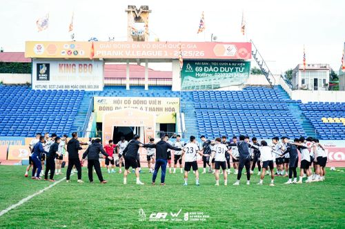 Đội bóng xứ Thanh cần nỗ lực và đoàn kết tối đa nếu muốn thành công với mục tiêu trụ hạng. (Ảnh: CLB Đông Á Thanh Hóa)