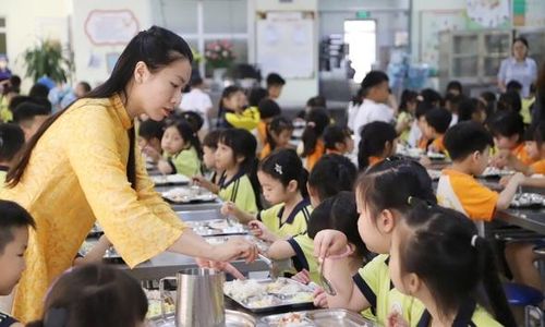 Cần tuyên truyền mạnh mẽ cho đội ngũ cán bộ quản lý, giáo viên về đảm bảo an toàn thực phẩm tại bếp ăn trường học.