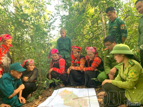 Lực lượng chức năng và người dân các xã Sín Thầu, Mường Nhé tích cực tuần tra rừng mùa khô. 