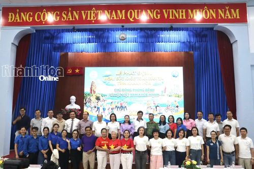Chương trình kêu gọi người dân trong tỉnh "Chủ động phòng bệnh - Vì một Việt Nam khỏe mạnh".
