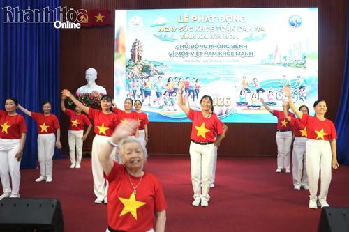 Tiếc mục đồng diễn dưỡng sinh tại chương trình.