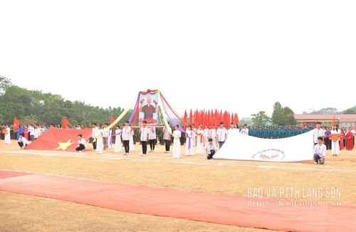 Các đội hình và khối diễu hành tại lễ khai mạc