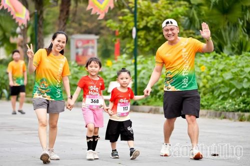 Giải đấu thu hút nhiều gia đình tham gia tranh tài.