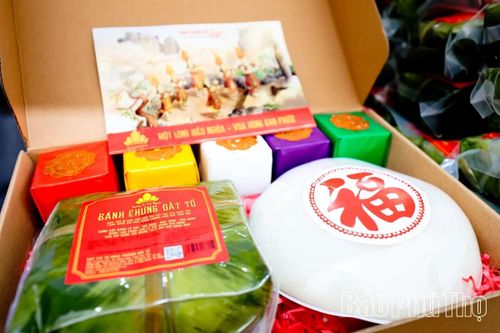 Những món quà truyền thống được tặng cho các vận động viên xuất sắc.
