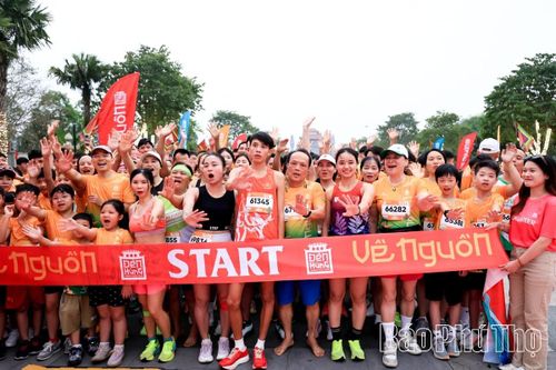 Không khí náo nhiệt trước giờ tranh tài ở cự ly 6km