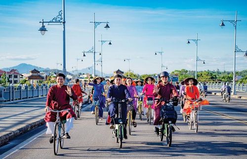  Các hoạt động quảng bá du lịch bằng xe đạp tạo hiệu ứng tích cực trong cộng đồng. Ảnh: Đình Hoàng