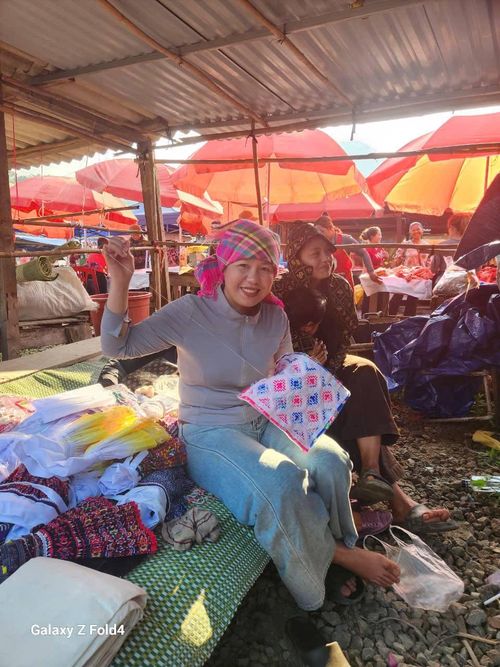 Đến với chợ phiên biên giới, chúng ta sẽ được chiêm ngưỡng nhiều nét văn hóa đặc sắc của người dân Việt và Lào.