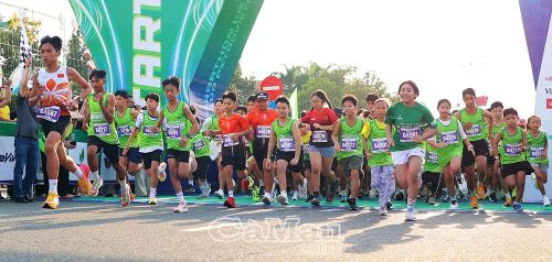 Giải Marathon và các giải thể thao phong trào thu hút ngày càng nhiều người tham gia.