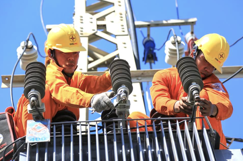Bộ Công Thương khẳng định không để thiếu điện giữa cao điểm nắng nóng. (Ảnh minh họa).