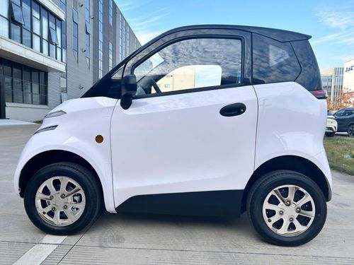 Với chiều dài chỉ hơn 2,2 m, mẫu xe này có kích thước nhỏ gọn nhất thị trường.