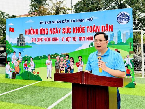 Ông Nguyễn Văn Sung - Phó Chủ tịch UBND xã Nam Phù phát biểu khai mạc. Ảnh: Bảo Thoa