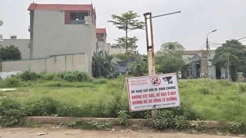 Các thôn đẩy mạnh công tác tuyên truyền giữ gìn vệ sinh môi trường, an ninh trật tự tại nơi mình sinh sống và làm việc. Ảnh: VH