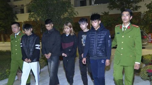 Các đối tượng bị bắt giữ để điều tra về tội giết người và gây rối trật tự công cộng tại xã Linh Sơn.