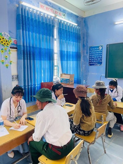 Nhiều người ở Thuận Bắc, sau khi được sàng lọc bệnh miễn phí, đã an tâm dùng thuốc, không còn lo lắng. 