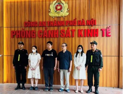 Ông Vũ Minh Châu và các bị can. Ảnh: CAHN
