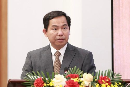  Đồng chí Lê Quang Mạnh, Tổng Thư ký Quốc hội, Chủ nhiệm Văn phòng Quốc hội, Chánh Văn phòng Hội đồng Bầu cử Quốc gia công bố Nghị quyết của Hội đồng Bầu cử Quốc gia về kết quả bầu cử và danh sách những người trúng cử đại biểu Quốc hội khóa XVI - Ảnh: VGP/Vũ Phong 