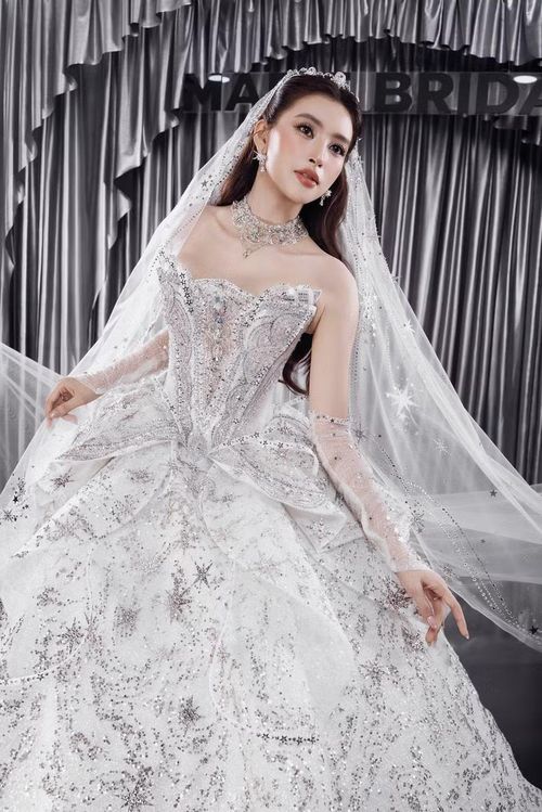 Không chỉ gây ấn tượng bởi ngoại hình, biểu cảm đa dạng và phong thái chuyên nghiệp của cả hai cũng nhận được nhiều lời khen ngợi.