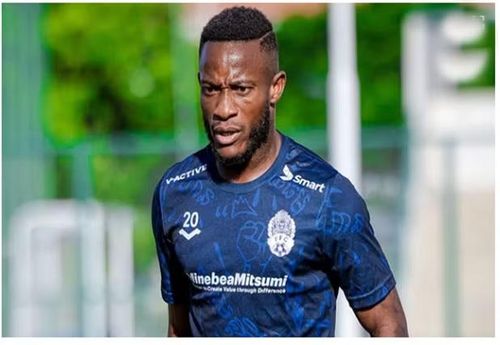 Tiền đạo Privat Mbarga, gốc Cameroon(33 tuổi, 1m68, CLB Dewa United của Indonesia).