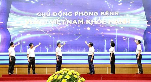 Đại biểu thực hiện nghi thức ấn nút phát động Ngày Sức khỏe toàn dân.