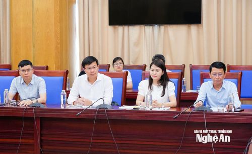 Đại diện các sở, ngành tham dự cuộc họp. Ảnh: TL