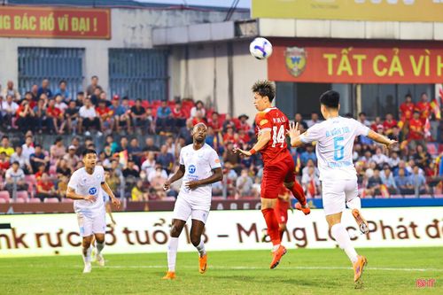 Tuyến giữa của Hồng Lĩnh Hà Tĩnh thiếu sự sáng tạo.