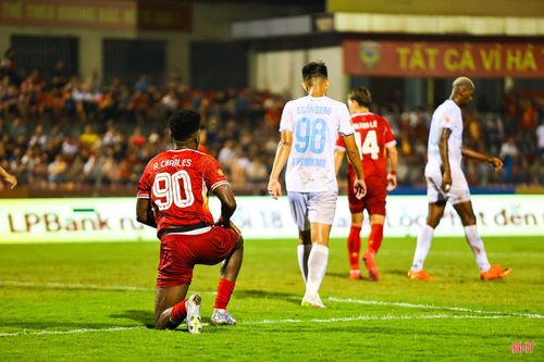 Đội hình của Hồng Lĩnh Hà Tĩnh đang thiếu những nhân tố có thể tạo ra đột phá.
