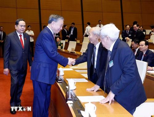 Tổng Bí thư Tô Lâm với các đồng chí nguyên lãnh đạo Đảng, Nhà nước dự khai mạc Kỳ họp thứ Nhất, Quốc hội khóa XVI. (Ảnh: Thống Nhất/TTXVN)