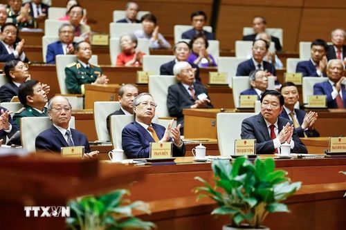 Các đồng chí lãnh đạo, nguyên lãnh đạo Đảng, Nhà nước dự khai mạc Kỳ họp thứ nhất, Quốc hội khóa XVI. (Ảnh: Doãn Tấn/TTXVN)