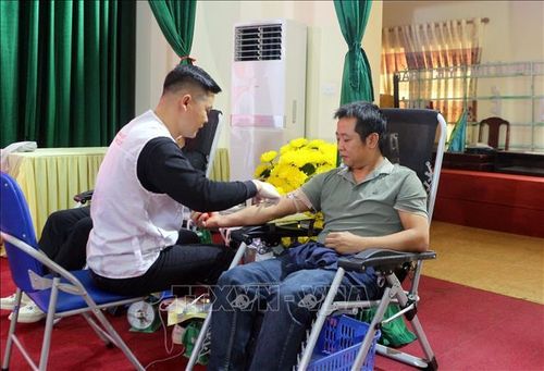 Tình nguyện viên tham gia hiến máu Lễ hội Xuân hồng năm 2026 tại phường Đồng Văn.