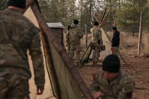 Các binh sĩ Mỹ tham gia khóa huấn luyện tại Căn cứ Không quân Fairchild ở Washington. Ảnh: Không quân Mỹ.