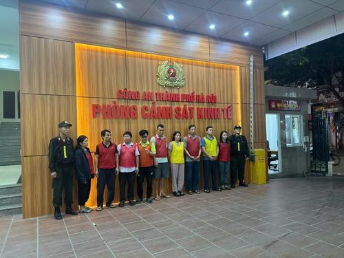 Các bị can tại cơ quan công an. Ảnh: Công an Hà Nội.
