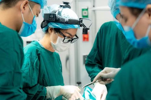 Ca phẫu thuật đổi đời cho cô gái 17 tuổi