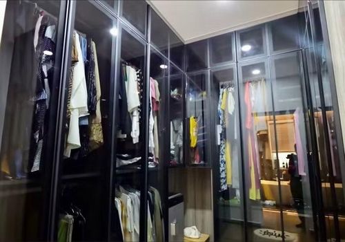 Phòng thay đồ được thiết kế tiện nghi