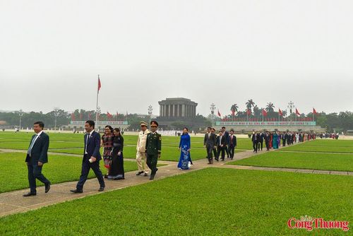 Kỳ họp thứ Nhất, Quốc hội khóa XVI sẽ tiến hành công tác tổ chức, nhân sự cấp cao của bộ máy Nhà nước, xem xét thông qua 8 dự án luật, 1 dự thảo nghị quyết quy phạm pháp luật; xem xét, quyết định các kế hoạch lớn của quốc gia về phát triển kinh tế - xã hội, đảm bảo quốc phòng - an ninh, tài chính quốc gia, đầu tư công, vay trả nợ công trong giai đoạn 5 năm tới. 