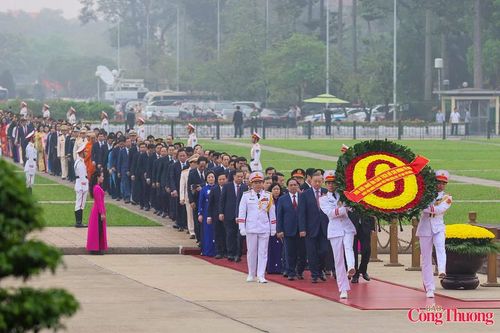 Cùng tham gia có: Ủy viên Bộ Chính trị, Bí thư Trung ương Đảng, Trưởng ban Tổ chức Trung ương Lê Minh Hưng; Ủy viên Bộ Chính trị, Bí thư Trung ương Đảng, Chủ tịch Ủy ban Trung ương Mặt trận Tổ quốc Việt Nam Bùi Thị Minh Hoài; các đồng chí lãnh đạo, nguyên lãnh đạo Đảng, Nhà nước, các Ủy viên Ủy ban Thường vụ Quốc hội, các đại biểu Quốc hội khóa XVI. 