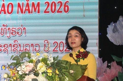 Phó Chủ tịch Thường trực Ủy ban MTTQ tỉnh, Chủ tịch Hội Hữu nghị Việt - Lào tỉnh Thanh Hóa Đỗ Thị Toán phát biểu tại buổi gặp mặt.