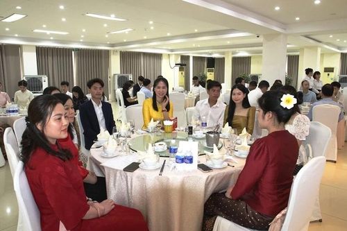 Các đại biểu tham dự buổi gặp mặt.
