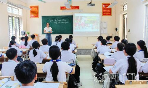 Giờ học về cội nguồn dân tộc của cô và trò Trường THCS Tam Hợp.
