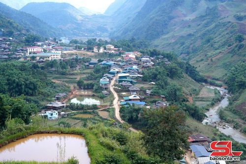 Trung tâm xã Long Hẹ.