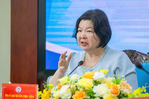  Bà Cao Xuân Thu Vân - Chủ tịch Liên minh Hợp tác xã Việt Nam. 