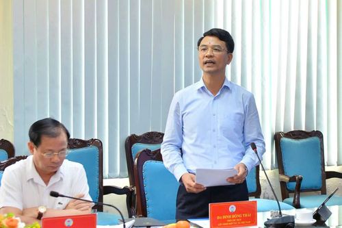  Ông Đinh Hồng Thái - Phó Chủ tịch Liên minh Hợp tác xã Việt Nam - thông tin tại Hội nghị. 