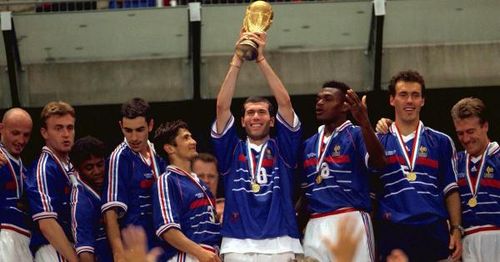 Zinedine Zidane cùng đội tuyển Pháp vô địch World Cup 1998. Ảnh: Reuters.