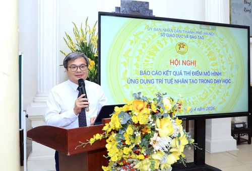 Phó Chủ tịch UBND thành phố Trương Việt Dũng phát biểu tại hội nghị. Ảnh: Hồng Thái